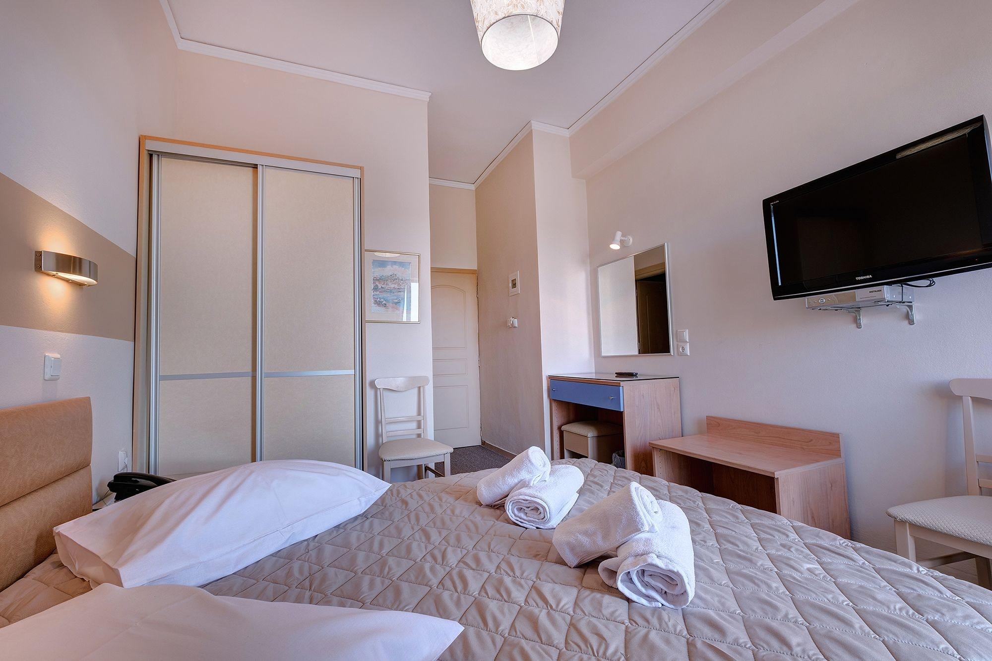 Hotel Taxiarhis Loutrá Killínis Exteriör bild
